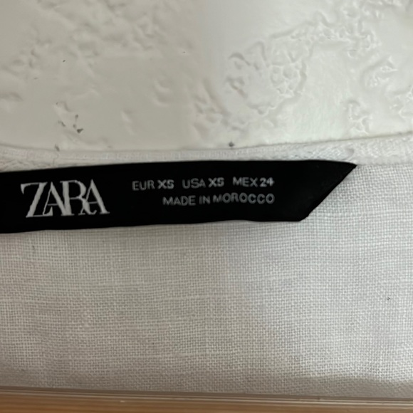 White linen blouse - Picture 2 of 3